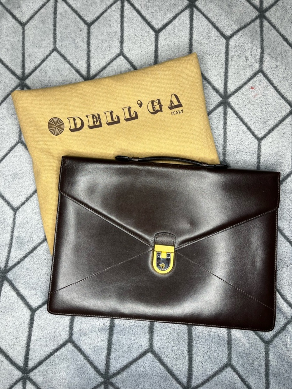 Dell’Ga Dark Brown Leather Envelope Style Slim Briefcase w Gold Silver Lock